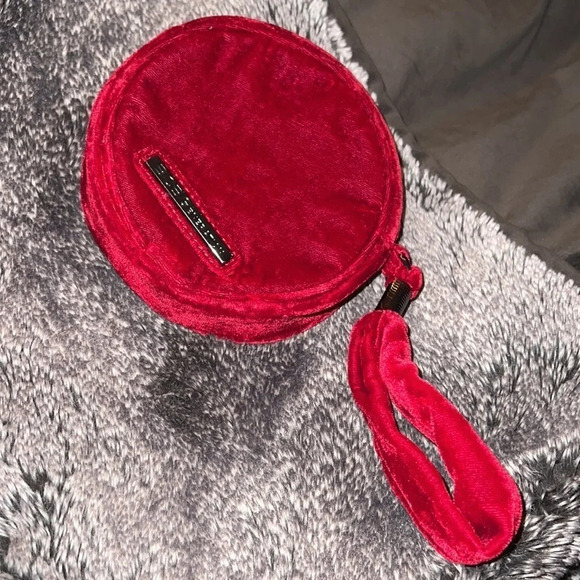 BCBG Generation Vintage velvet burgundy studded round wristlet small  bag - Picture 4 of 15